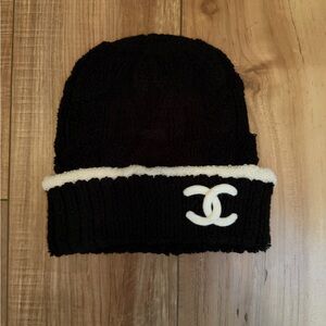 CHANEL Black and Cream Knit Hat
